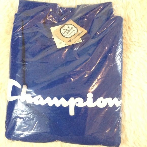 New Champion Reverse Weave Logo Sweatshirt Last 1 - Picture 8 of 8